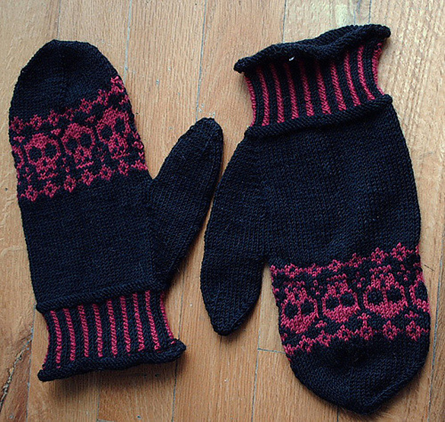 Skull isle mittens