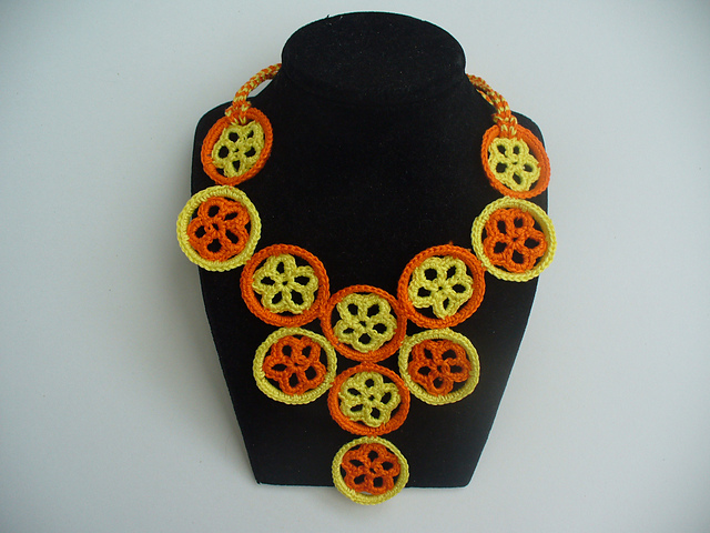 Round Flower Motifs Necklace