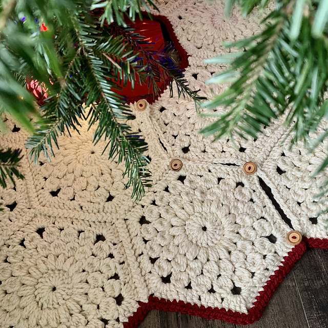 Sunburst Hexie Christmas Tree Skirt