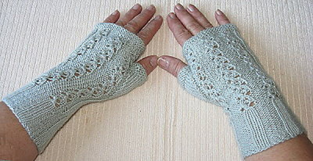 Cloverleaf Gauntlets & Cowl