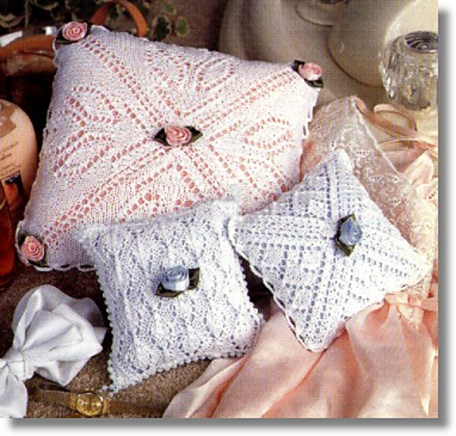 Ravelry Potpourri Pillows pattern by Nazanin S. Fard