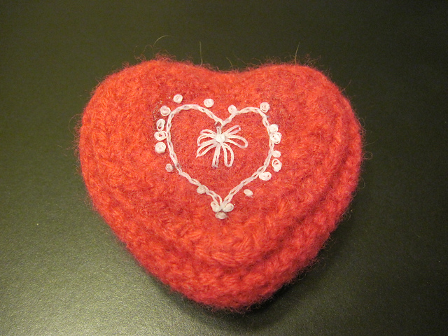 Knitted/Felted Valentine Heart Box
