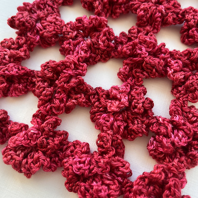 Ravelry: Sassy Ruffles Scarf pattern by Lisa Hounshell