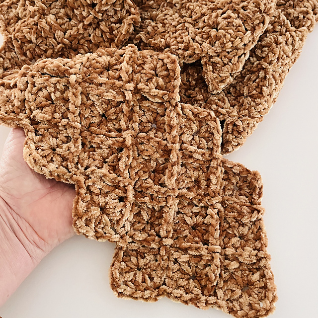 C2C Mini Grannies Scarf