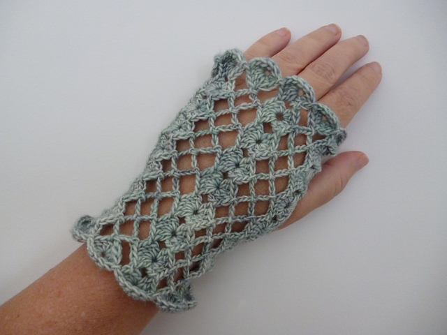 Breakaway Broken Wheels Mitts