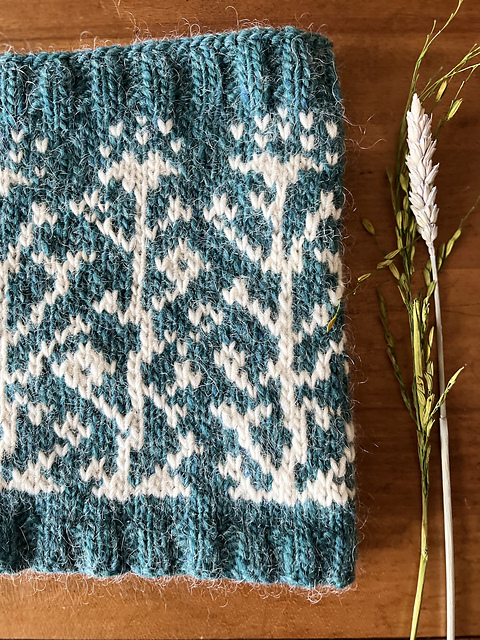 Vines Entwined Cowl