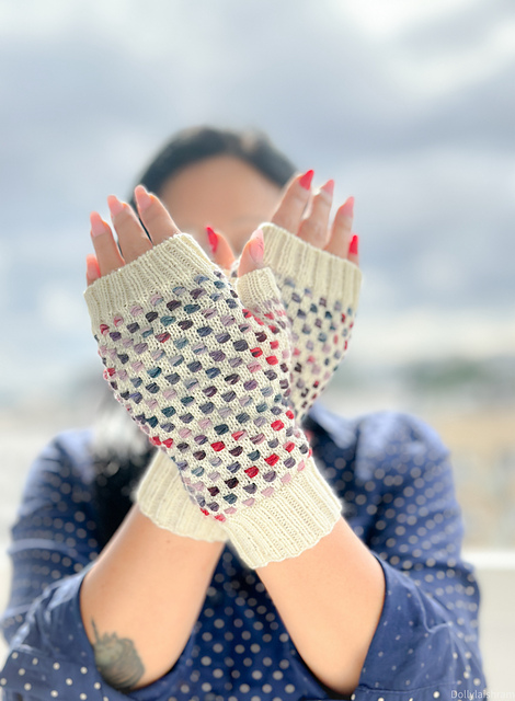 Embossed Wrappings Mittens