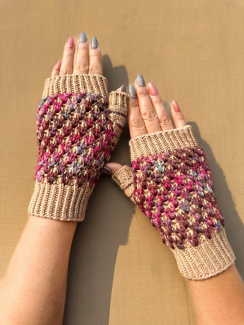 Crushed Plum Mittens