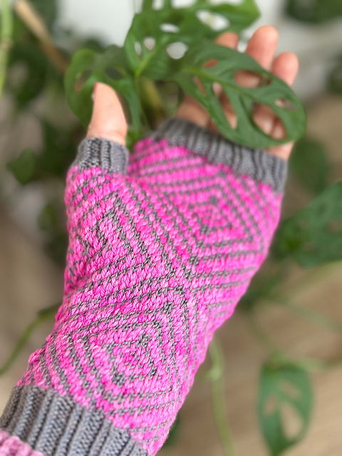 Fun Diamonds Mitten