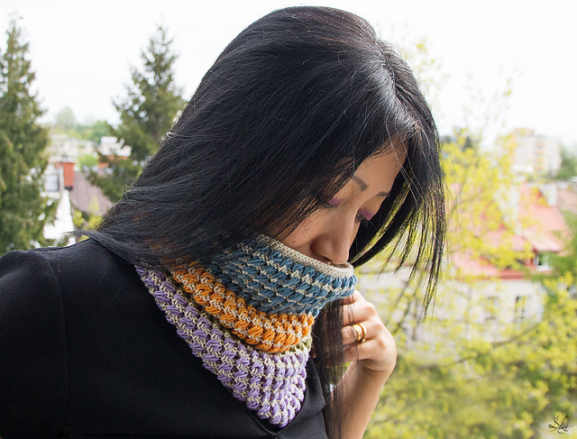 Hanging blooms cowl