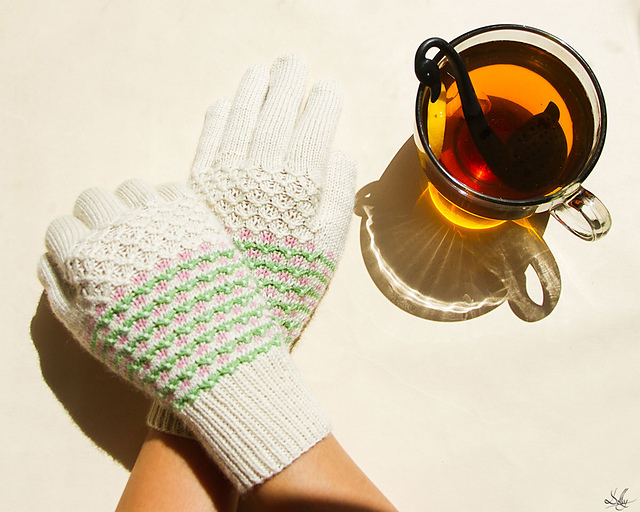 Meadow at the Shore Gloves