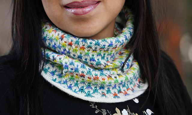 Girly Feeling Cowl