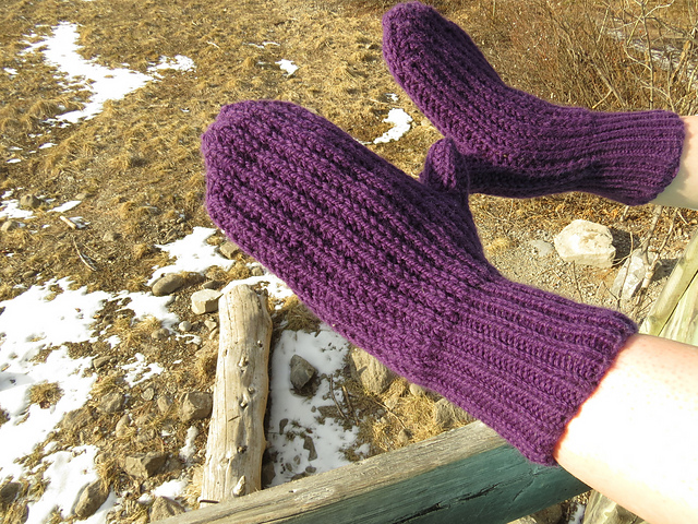 Ravelry: Shaker Rib Mittens pattern by Katie Piche