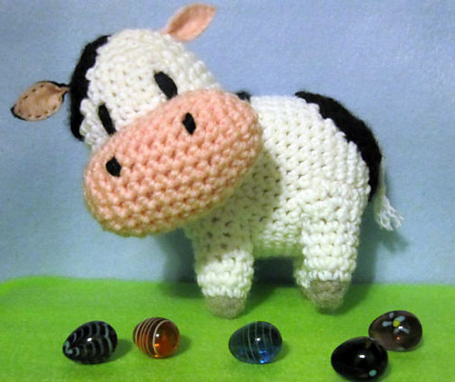Daisy the Cow Amigurumi