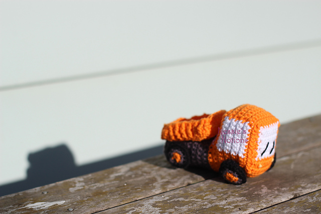 Dump truck