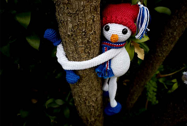 Christmas Hugging Snowman