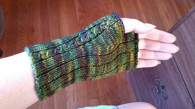 Eyelet Twist Gloves