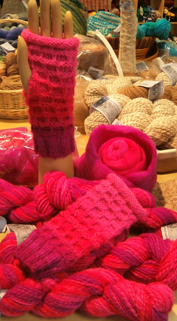 New Hue Handspuns 1234 Huey Handspun Mitts