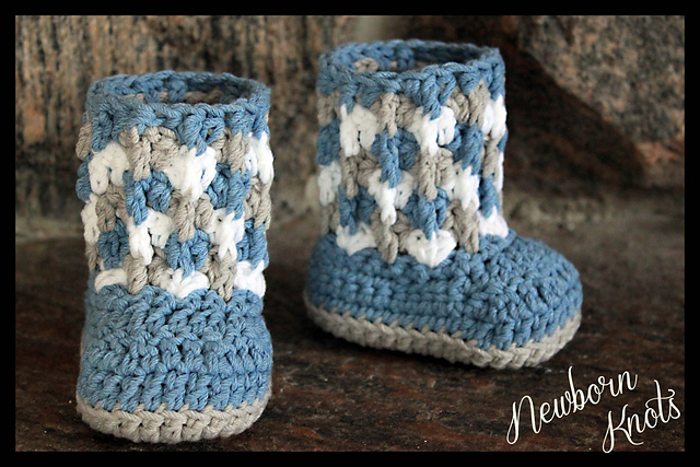 Cable Link Shell Baby Booties #47