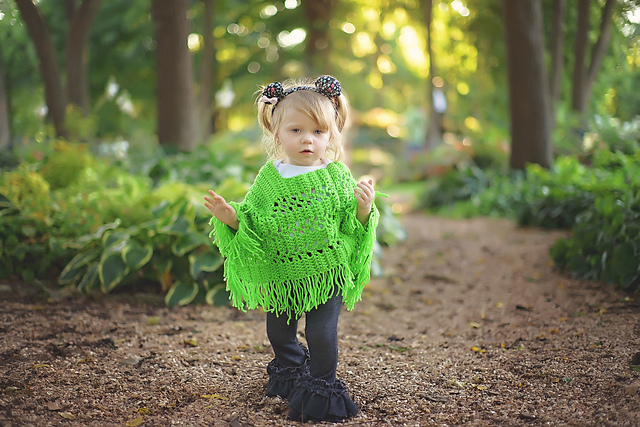 Lovely Lace Baby Poncho. #049