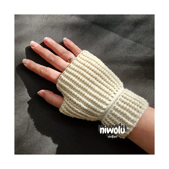 Soft ribbed wristwarmers
