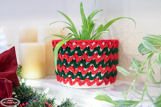 Arrow Stitch Plant Holder