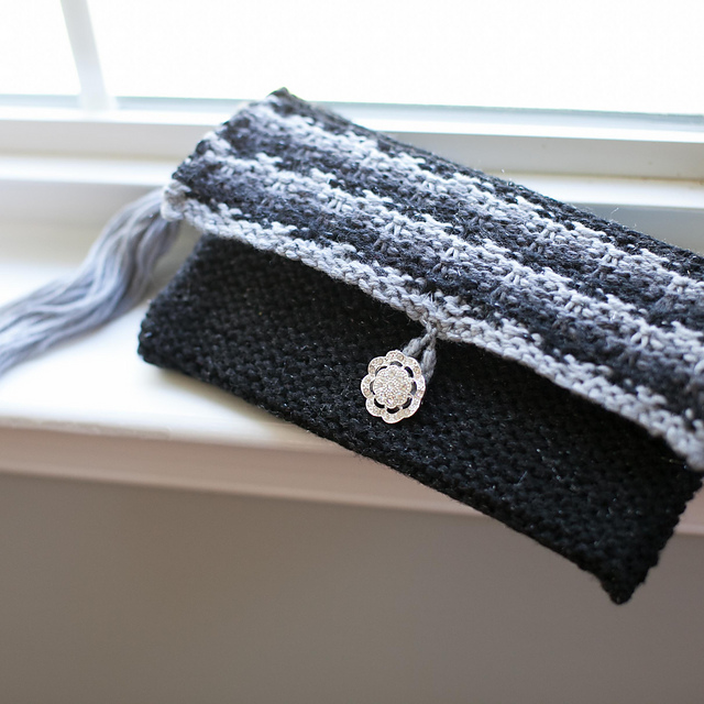 Tri Color Waves Clutch