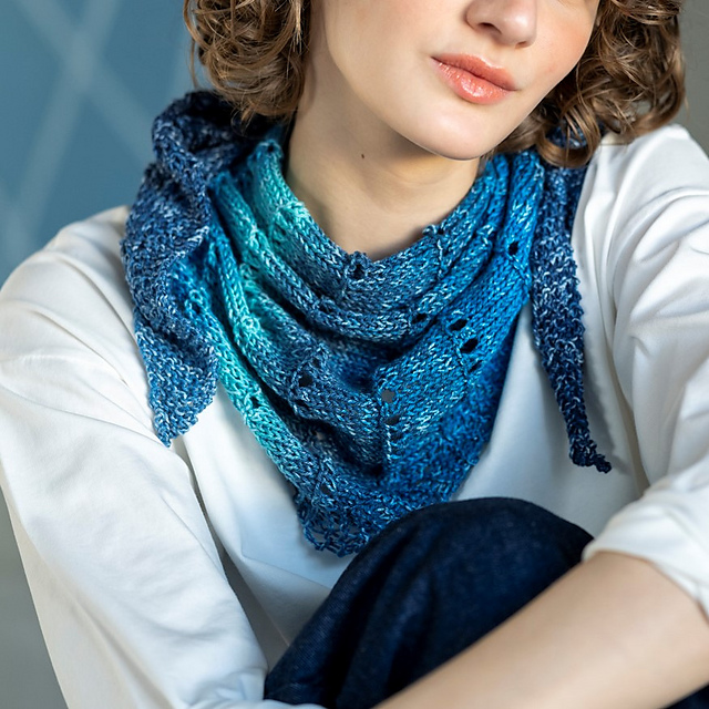 Q Triangular Stole