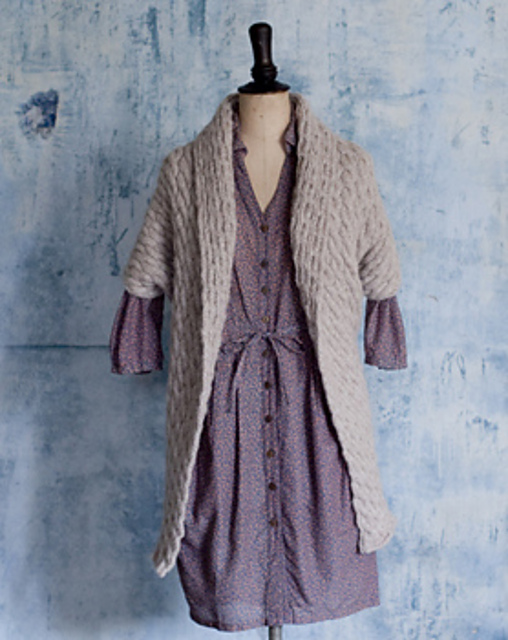Cardigan in Cable Pattern