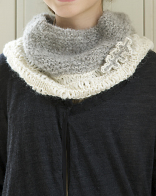 Neck warmer using elongated stitch