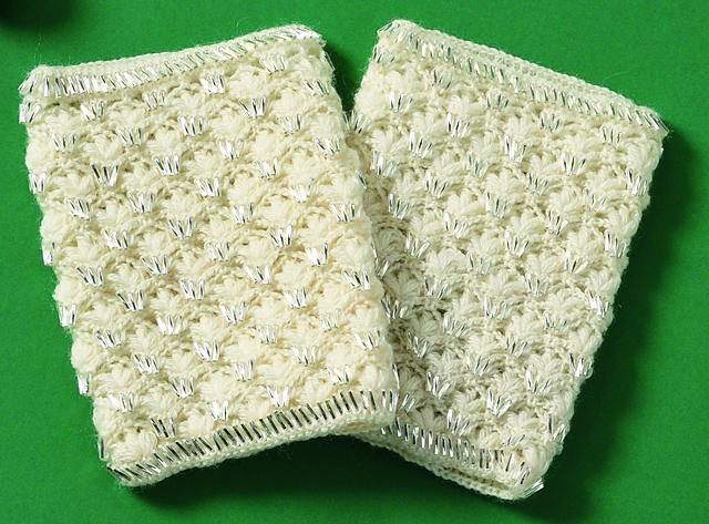 P.59 Beaded Wristwarmer C