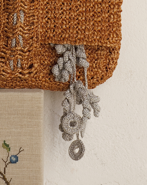 Ravelry: No.14 Brooch pattern by Yumi Inaba (稲葉 ゆみ)