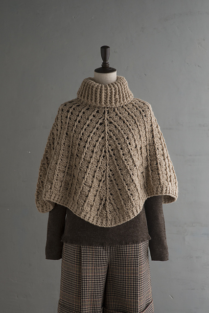 15 タートルネックのポンチョ　Turtleneck Poncho