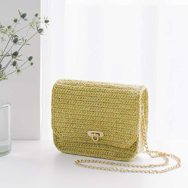 p.27 Shiny Shoulder Bag