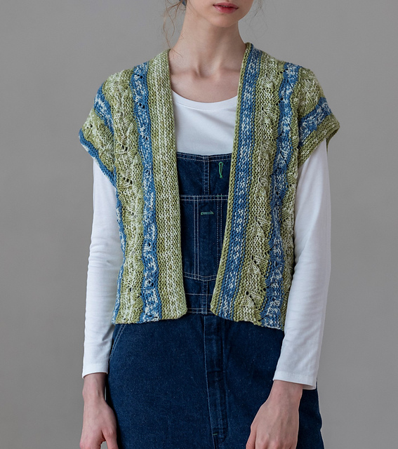 #05 Scalloped lace vest