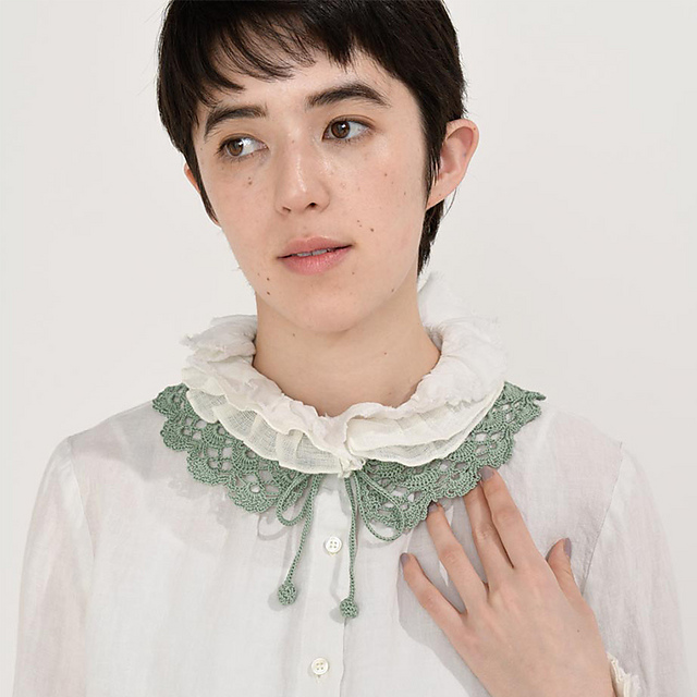 p.52-53 Detachable Lace Collar