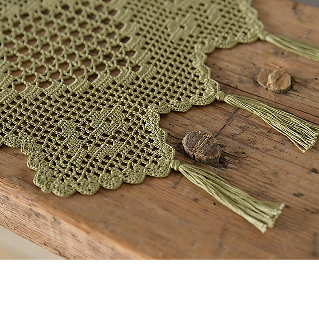p.35 Table Runner