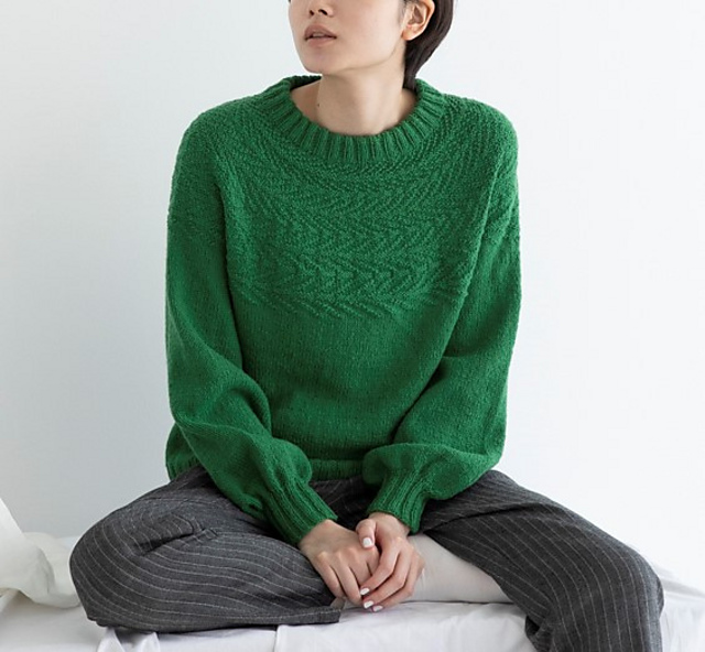 #04 Circular Yoke Pullover
