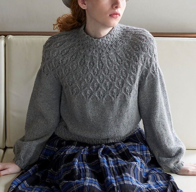 #09 Curved Patten Sweater