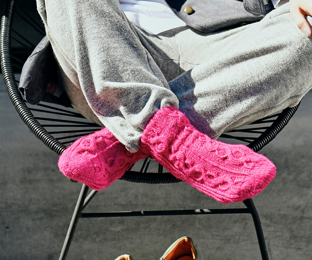 Ravelry 13 Aran Socks pattern by mikiko umemoto