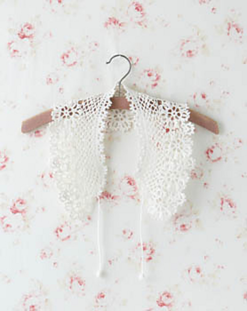 P. Motif Lace Tippet