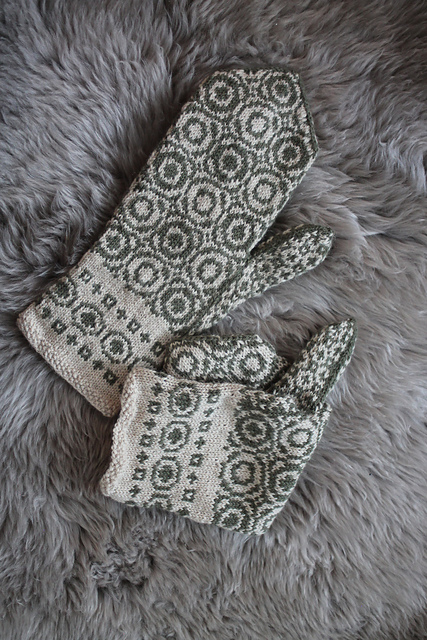 Log Pile Mittens