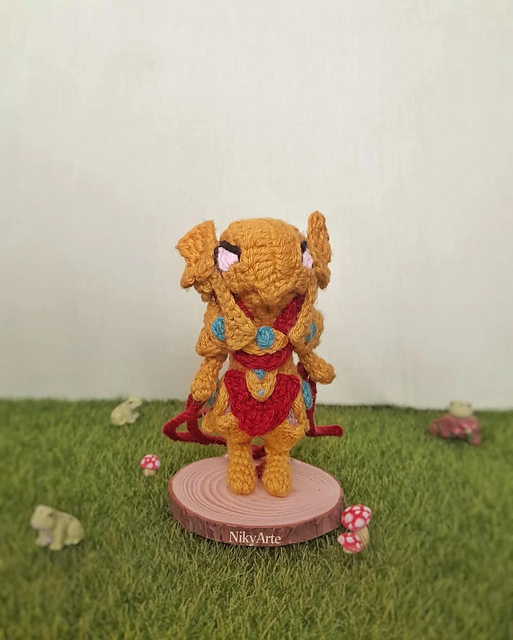 Ravelry: Azir pattern by Nicole Moix