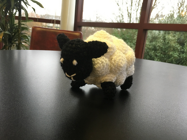 Molly the Sheep Amigurami