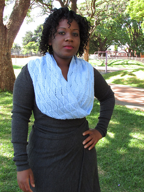 Lacy Triangles Moebius Cowl