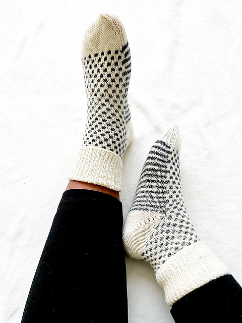 Diamond Walk Socks