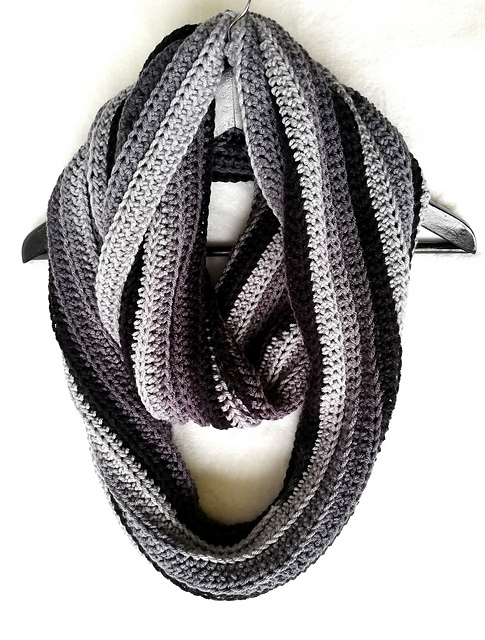 Chunky infinity scarf