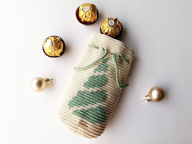 Bag with a Christmas tree