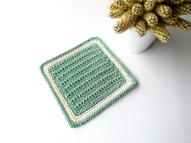 Extended single crochet coaster