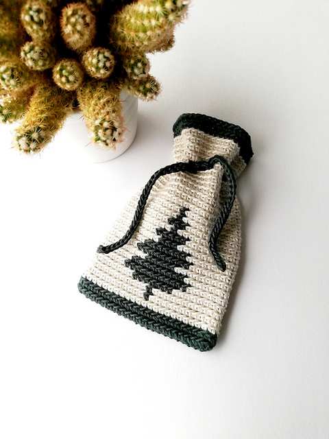 Bag with Christmas tree